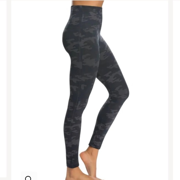 SPANX look at me now high rise scultping camo black grey legging size 1X - Picture 4 of 8